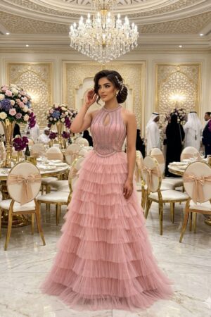 فستان سهرة طويل بتصميم راقي كلوش فاخر بتطريز أنيق